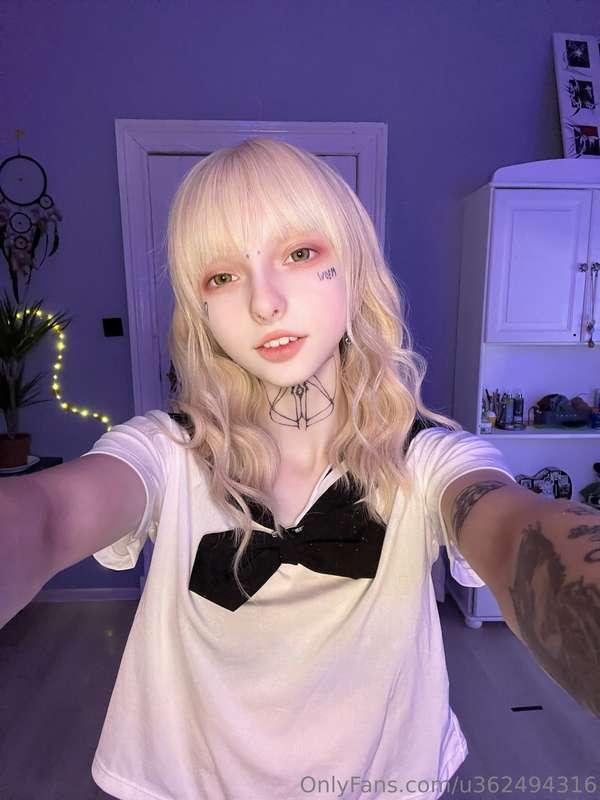 if u don’t like my outfit, i’ve got 12 more in my bag 💼:33