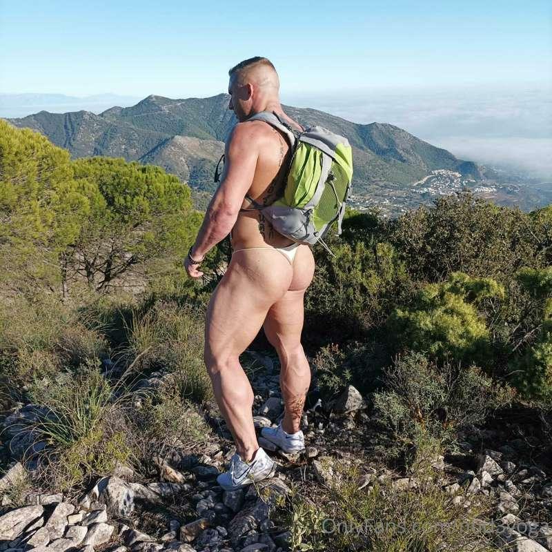 What is the best for a hike ? Thongs ?