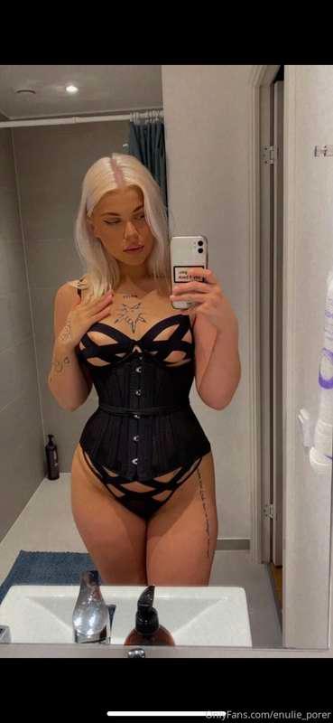 😈 wanna see me ride my bf’s big dick in reversed cowgirl🥵🔞💦 ..