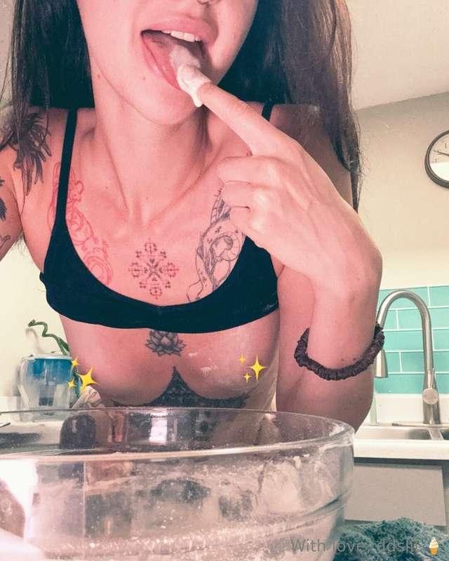 Не змогла всидіти на місці і вирішила задовольнити своє вечі..