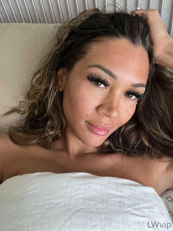 Why aren't you in bed with me?🥺 I want to cuddle😫