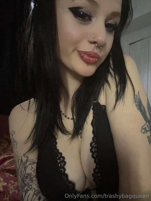 Message me 🖤