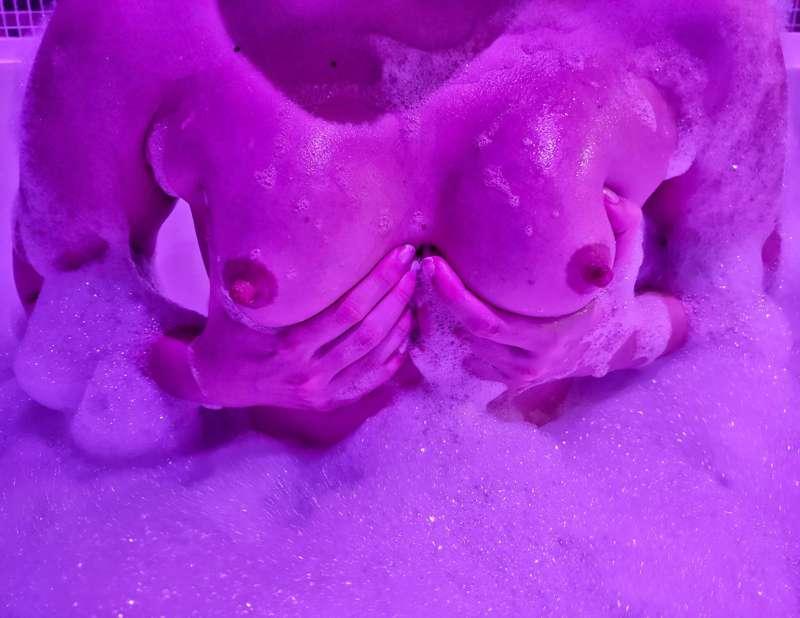 I wish I could spend the whole day in the jacuzzi fucking yo..