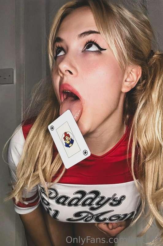 Open wide…😏