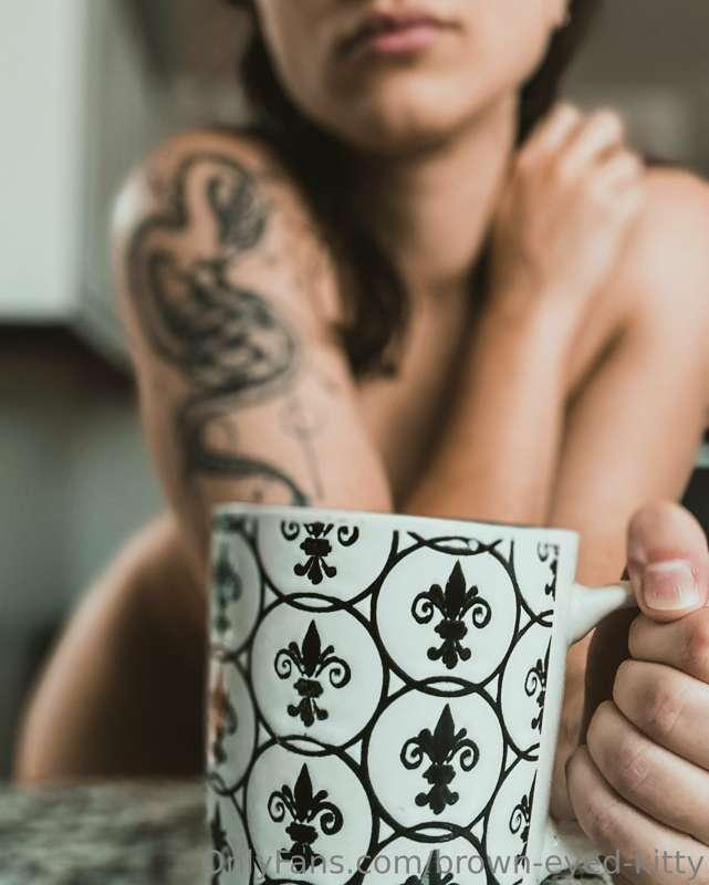 Morning coffee time is my favorite time of day ☕️