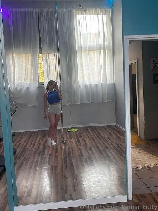 I'm like Alice in the Looking Glass - always a little lost😋