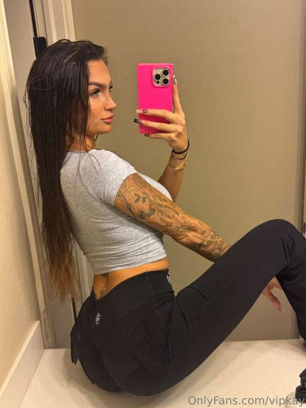 I LOVE dick pics 🤤 will you send me one? 