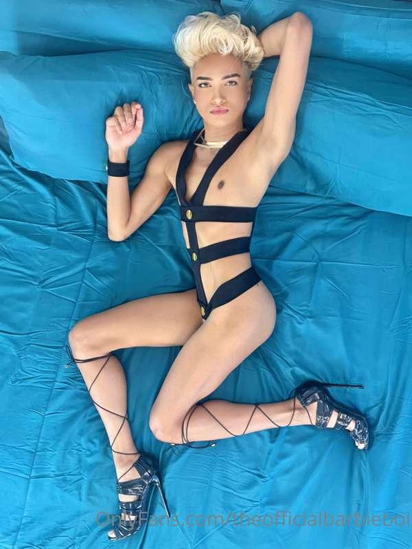 Wanna see me jerk my cock, fuck a fleshlight, finger my ass,..