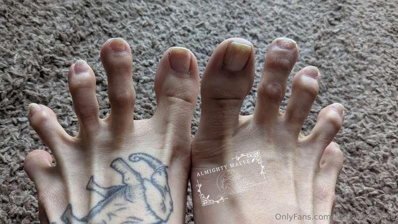 Natural Spread ✨ black 🖤 for My current pedicure 😍 also show..