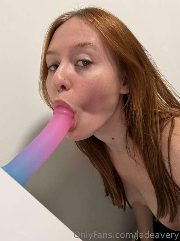 Here to tease and please you 😌🍑👅