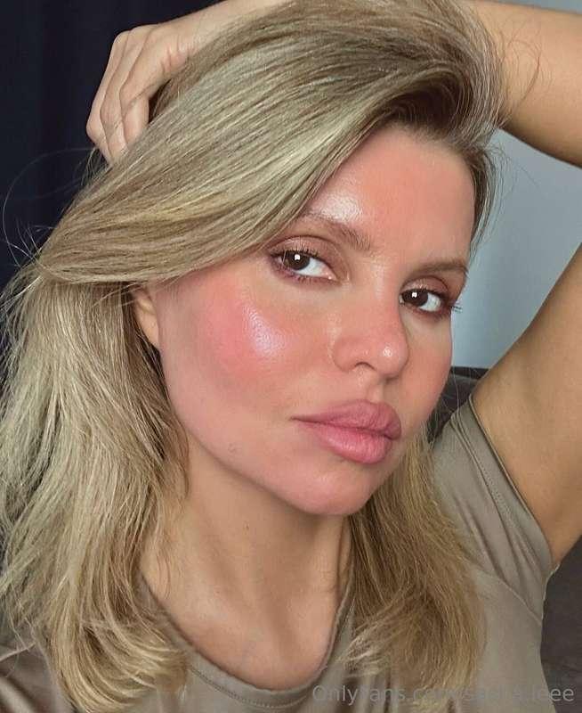 They say eyes can tell more than words. What are mine tellin..