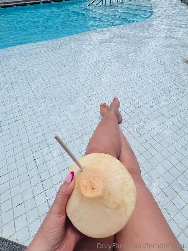 tooo 🥵 buy me a drink 🍸 Text me, which did you choose 