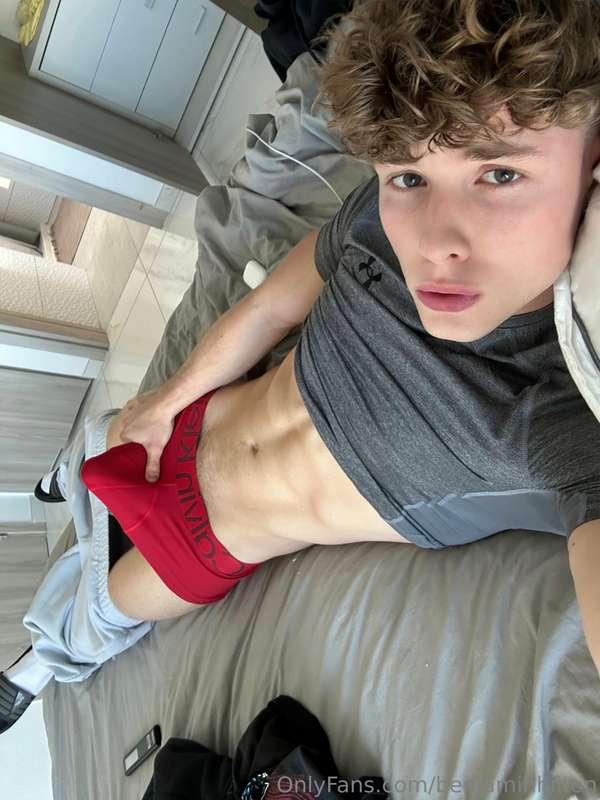 Swipe to undress me😌😋