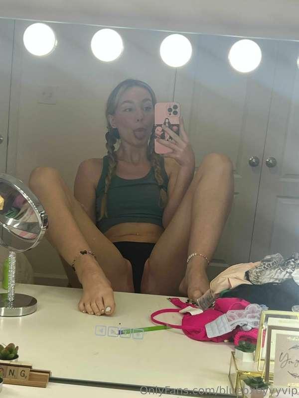 want a footjob daddy?🥵