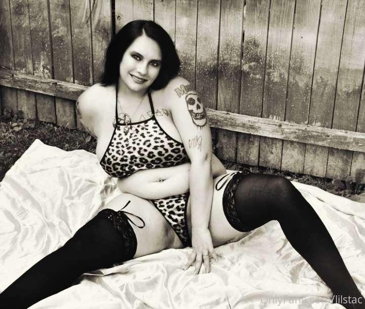 Cum Check out my hot 🔥🔥🔥 friend she waiting for you @britnic..