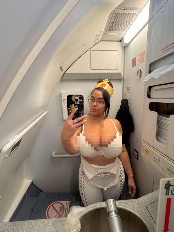 Buzz me for these Boobies😝