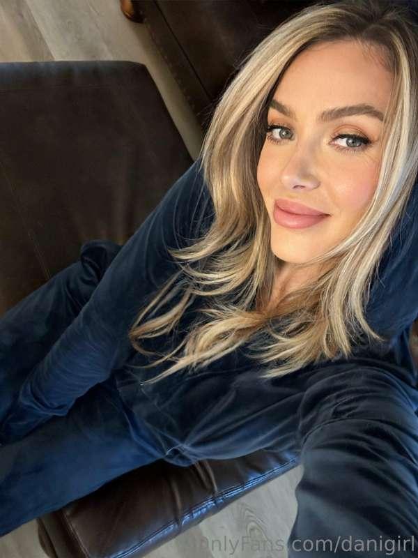 Mondays are for being cozy 🩵💙