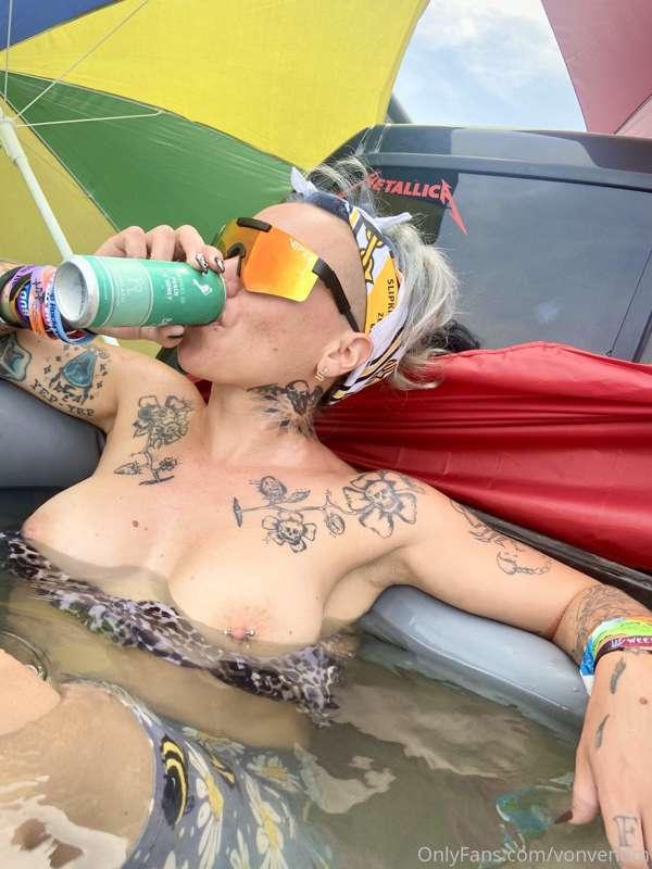 #throwbackthursday to the warmer days of music festivals ☀️