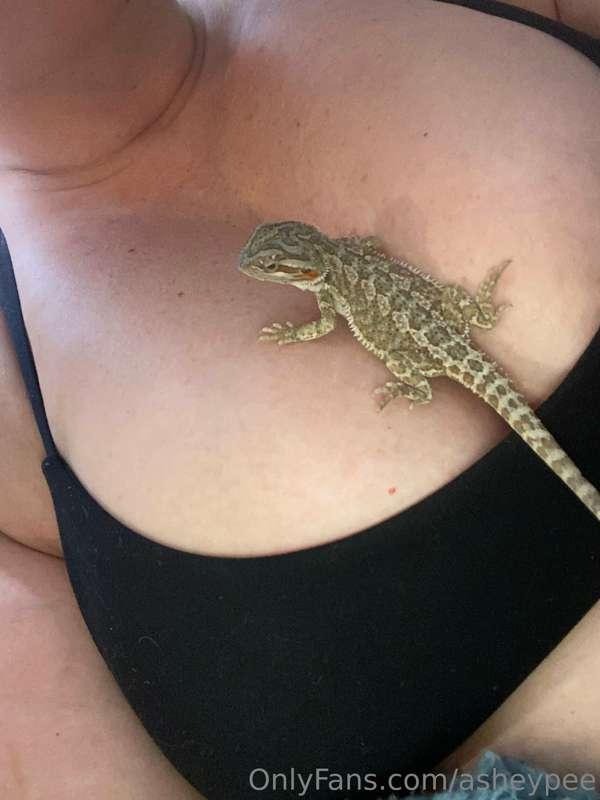 New baby kind of cute huh? 🧏🏼‍♀️