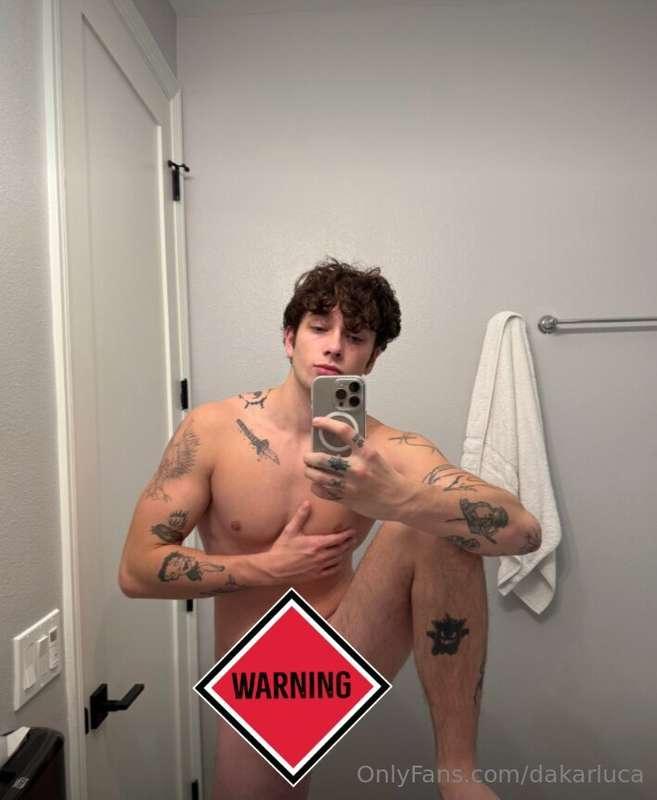 DM me a “🦇” if you’re ready to suck on something big n juicy..
