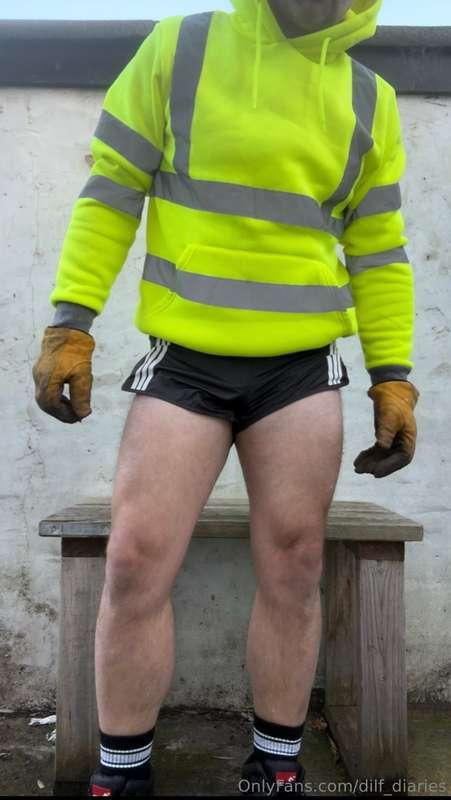 Tradie Dad - short shorts, jockstrap and boots 😵‍💫