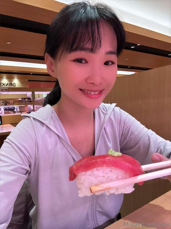 Have a bite, bb 😌