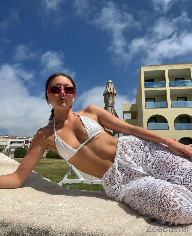 Vacay Zoe in full effect 😜🌡