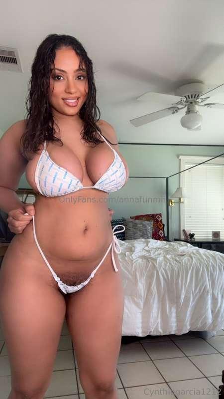 Follow the gorg @annafunmii 🍒🍑 titties, ass & she squirts 💦 ..