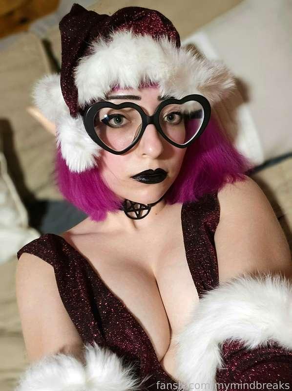 Can I give you a Itty bitty titty job? 🥺

#fyp #boobs #cleavage #glasses #alt #goth #tits #bigboobs #sexy #cute