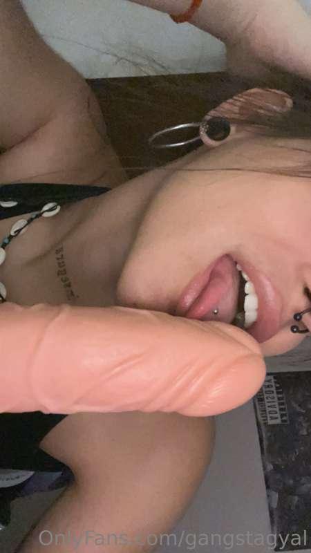 wanna see me sucking it?👅🍆
