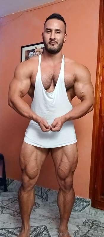 Every day bigger, veiny and hairy 🥰