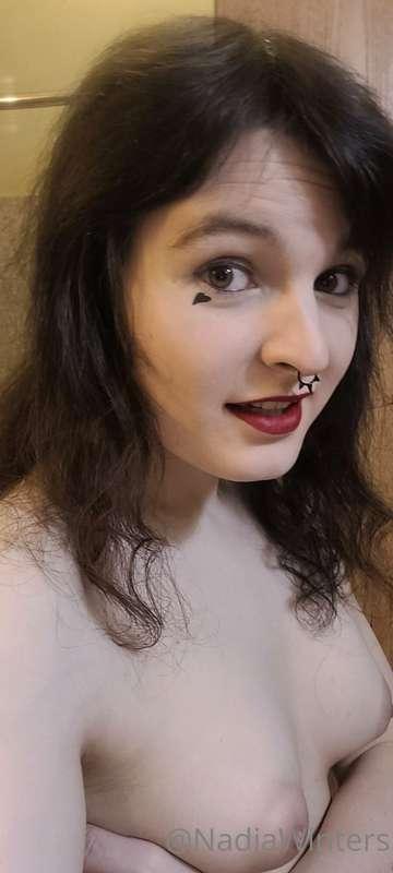 Did my makeup for the first time in a few weeks. 💕
