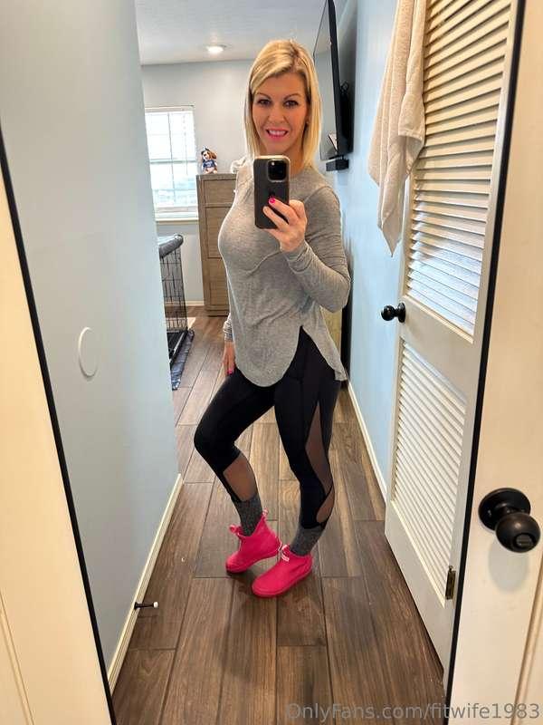 Hope you liked my shower video!Here is todays outfit!