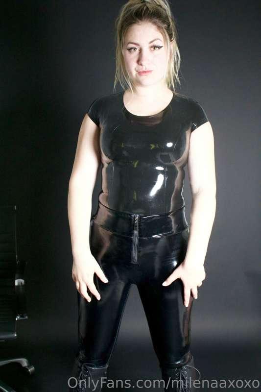 ✨ SHINY LATEX TOP + SHINY LEGGINGS = HEAVEN ✨💦