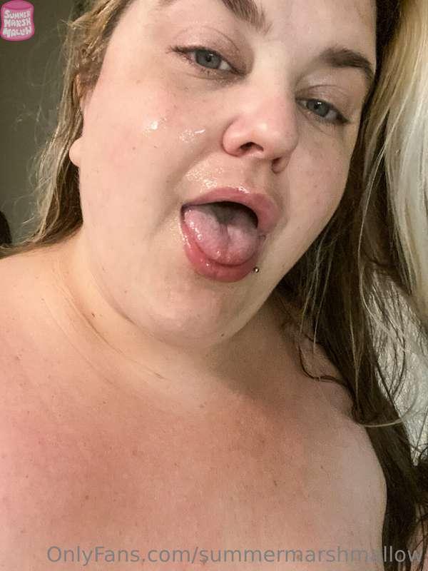 Morning facial. 💦 Would you let me wake you up by going down..