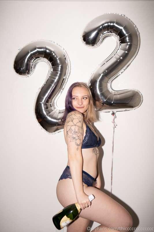 IT’S MY BIRTHDAY TODAY!!! 🍾🎉🎁🎊🎈 send me a gift and I’ll send..