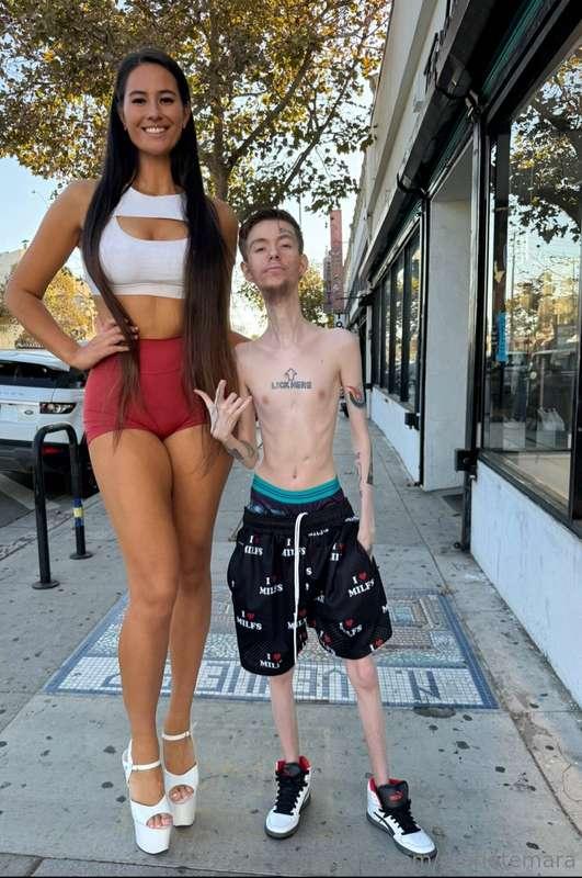 message me "long neck" if ur brave enough 🥵🙈