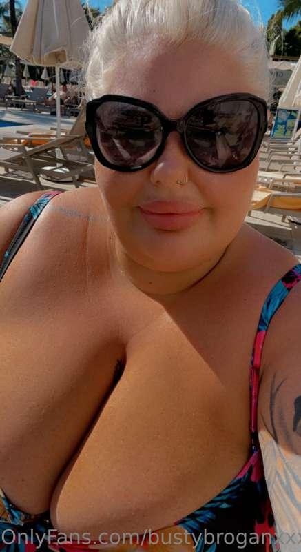 Sunbathe with me 🥰