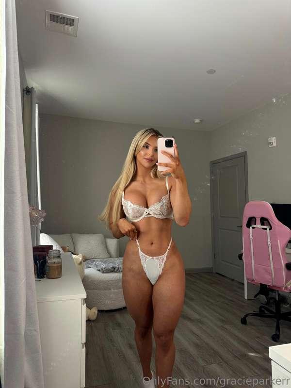 need a personal trainer? I’ll work you out💋