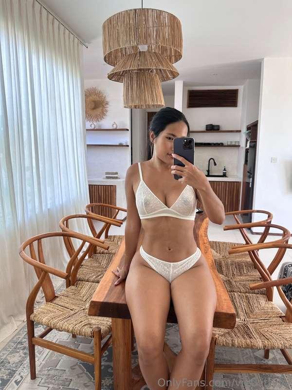 mirror's lucky today 😋
