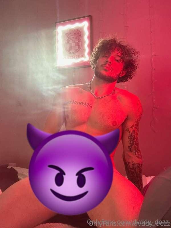Some red light therapy for you all 😈😈😈🟥🟥🟥