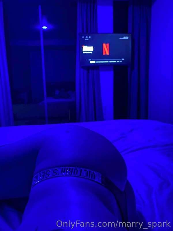 would you watch a netflix with me?😈 tip me so I can pay for ..