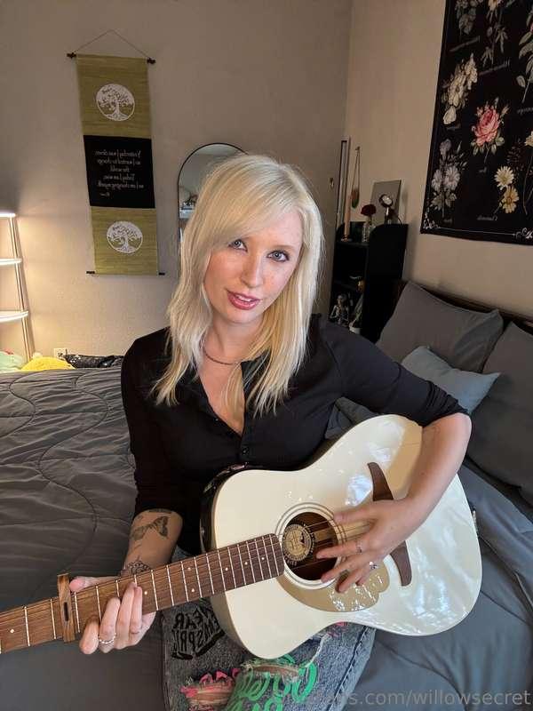 What's your favorite song? Send me a DM! 🎶