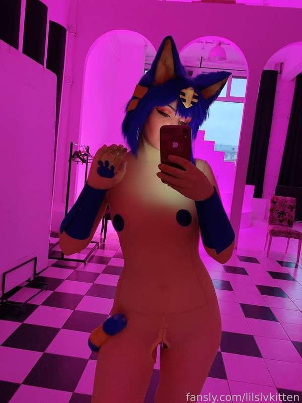 backstage from the HQ Ankha photoshoot which i hadn’t retouched yet 🙈🙈🙈 
#cosplay #animalcrossing #ankha