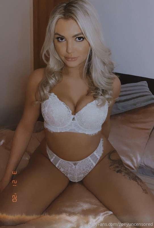 Subscribe to this babe @hollyxdh for FILTH 😈
♡ daily uploads..