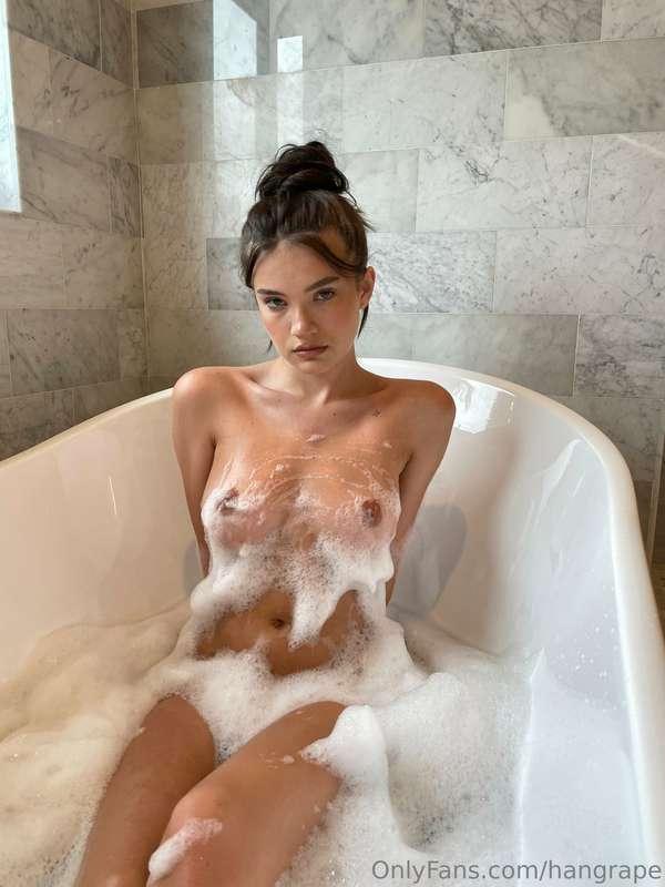 I give you soapy boobies, you give me a like 😘