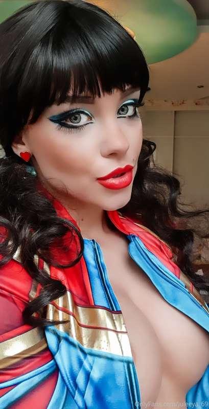 Do you like Daminants?  and the girl in the image of captain..