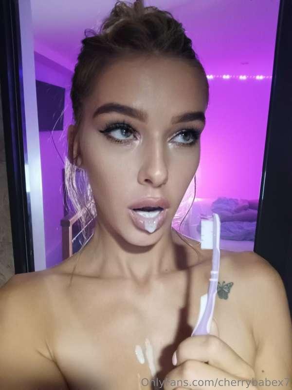 Thinking of your cock while brushing my teeth 🪥💦🫦