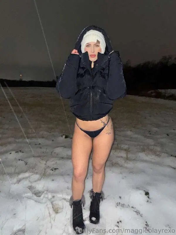See yall tonight @9pm CT❄️🐰