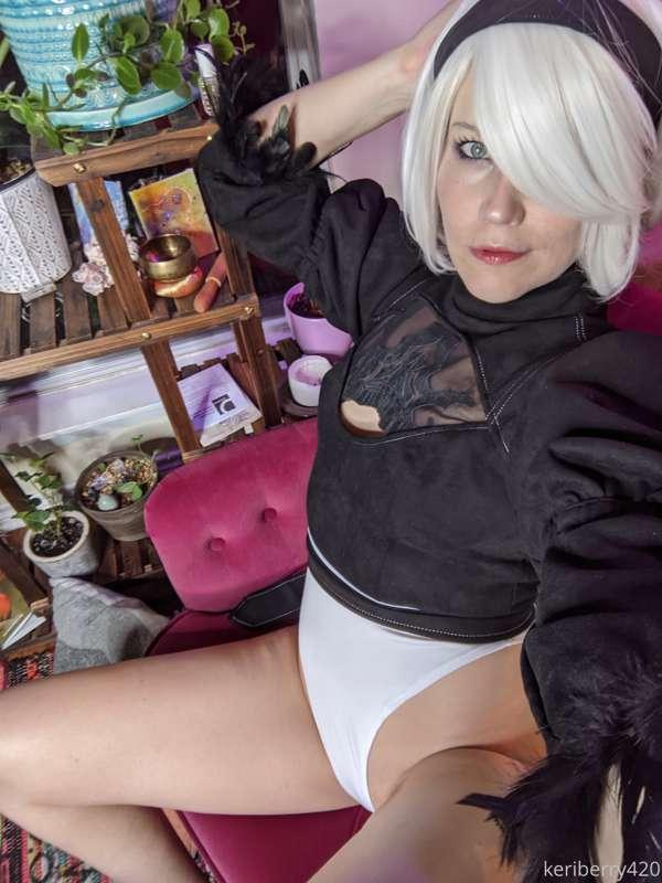 2b pics + 2 of my Halloween costume makeup